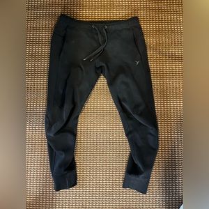 Black men’s joggers. Size small, fits women well as shown with model :)